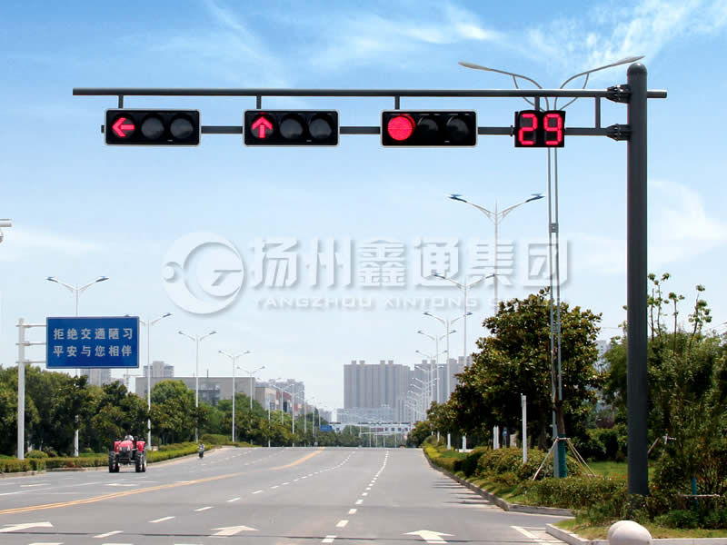 XHDG-002，F(xiàn)型懸臂信號(hào)燈桿